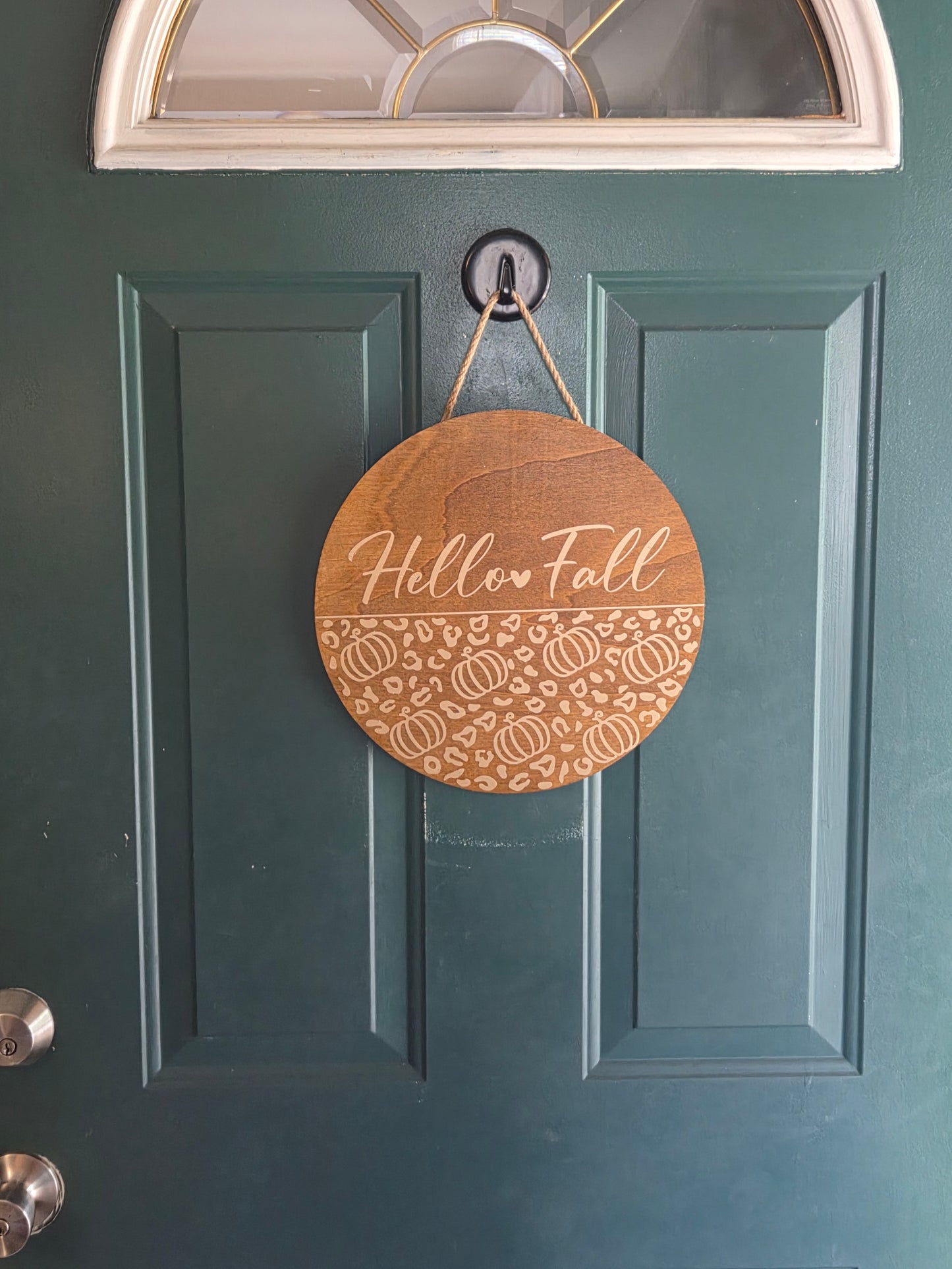 š Rustic āHello Fallā Leopard Print Door Sign